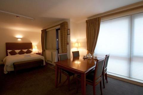 Apartahotel Basil Street